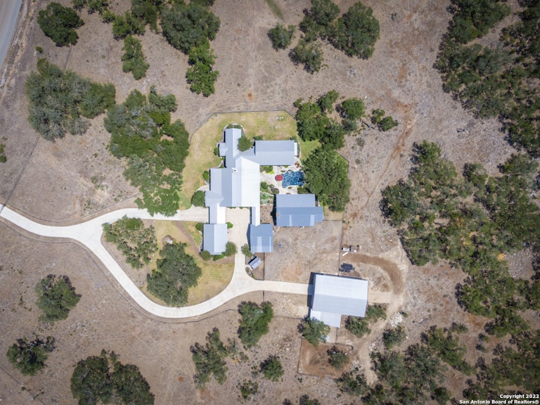 Photo 5 of 42 - 4544 Natures Way, New Braunfels, TX 78132