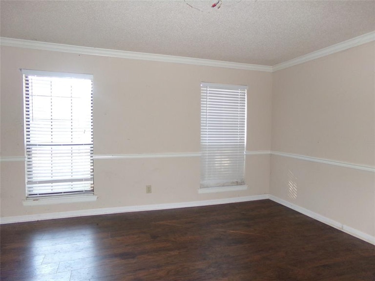 Photo 7 of 23 - 1133 Lexington Ln, Desoto, TX 75115