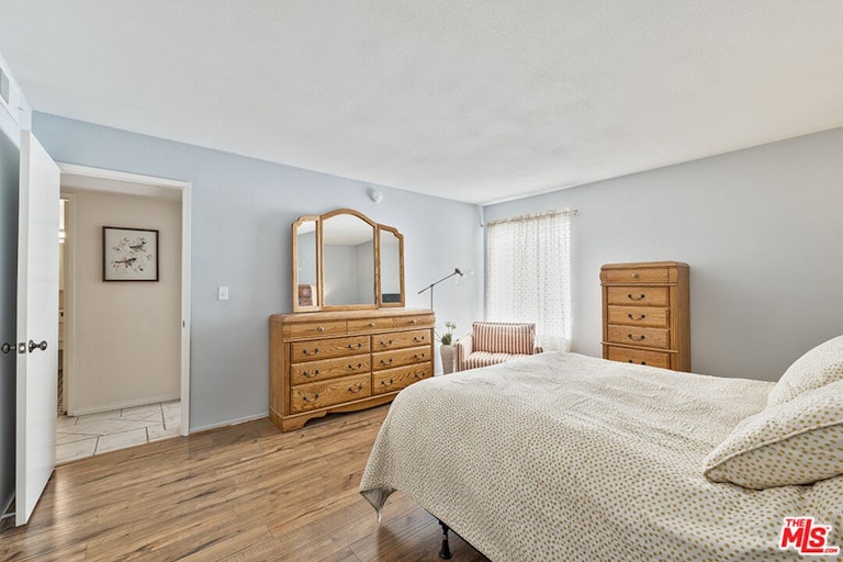 Photo 12 of 25 - 15020 Victory Blvd #104, Van Nuys, CA 91411