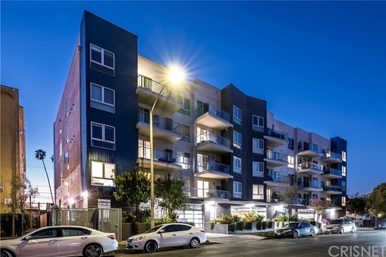 Photo 1 of 28 - 105 S Mariposa Ave #505, Los Angeles, CA 90004