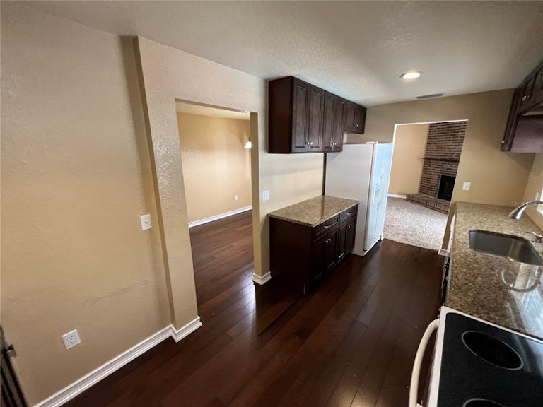 Photo 9 of 31 - 132 Lake Thomas Dr, Winter Haven, FL 33880