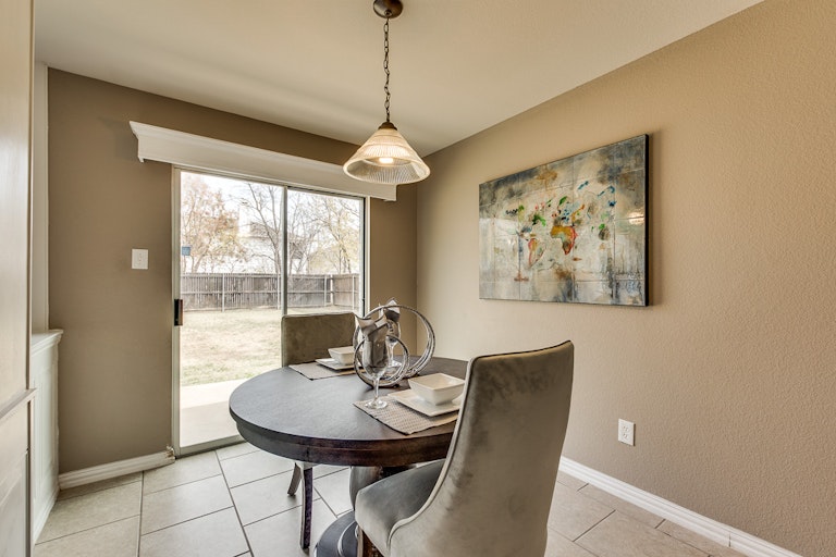 Photo 10 of 31 - 2405 Graystone Dr, Little Elm, TX 75068