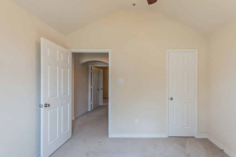Photo 13 of 24 - 3713 Fallmeadow St, Denton, TX 76207