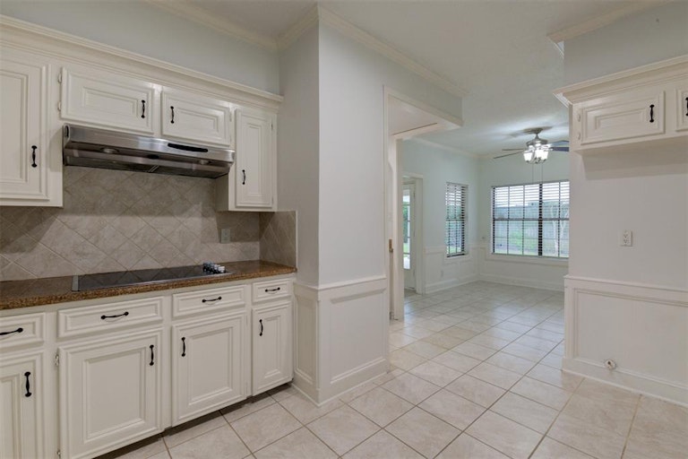 Photo 9 of 26 - 931 Daria Dr, Houston, TX 77079