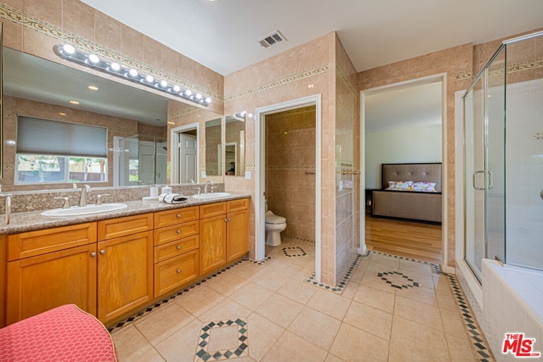 Photo 35 of 48 - 686 Milford St, Los Angeles, CA 90042