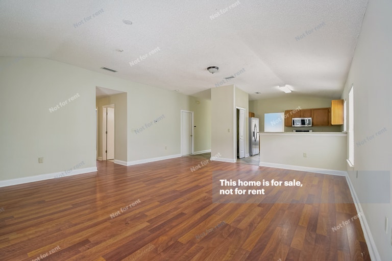 Photo 18 of 30 - 574 Chancellor Dr W, Jacksonville, FL 32225