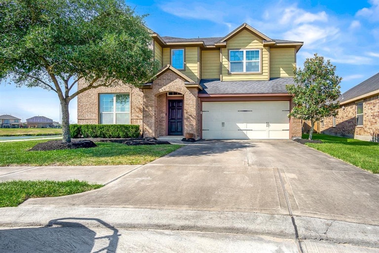 Photo 1 of 24 - 2018 Cadbury Castle Ln, Fresno, TX 77545