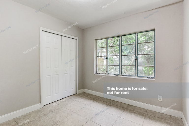 Photo 22 of 32 - 6438 Swallow Cove Rd, Jacksonville, FL 32211
