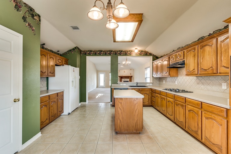 Photo 15 of 25 - 1815 Avonlea Dr, Rockwall, TX 75087