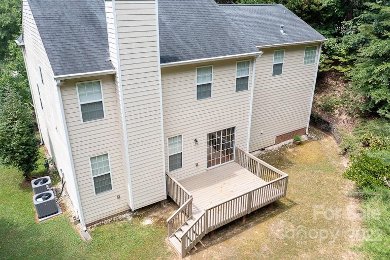 Photo 12 of 37 - 14200 Queens Carriage Pl, Charlotte, NC 28278