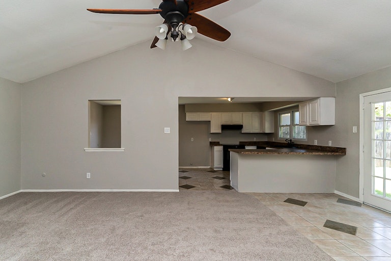 Photo 12 of 23 - 638 Michael Dr, Grand Prairie, TX 75052
