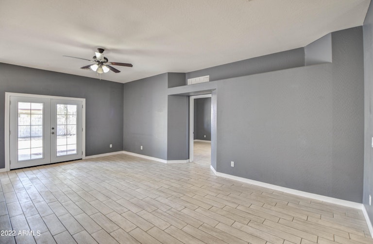 Photo 14 of 46 - 7820 W Wood Ln, Phoenix, AZ 85043