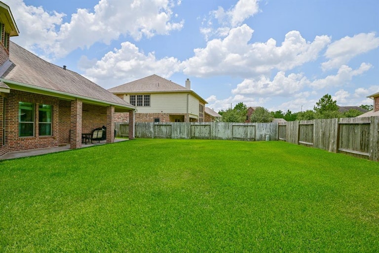 Photo 37 of 44 - 5306 Clear Landing Ct, Rosharon, TX 77583
