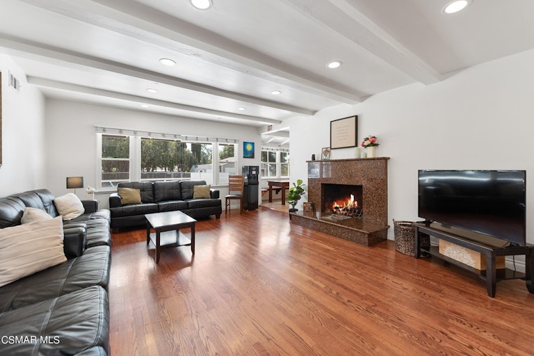 Photo 9 of 54 - 982 E Janss Rd, Thousand Oaks, CA 91360