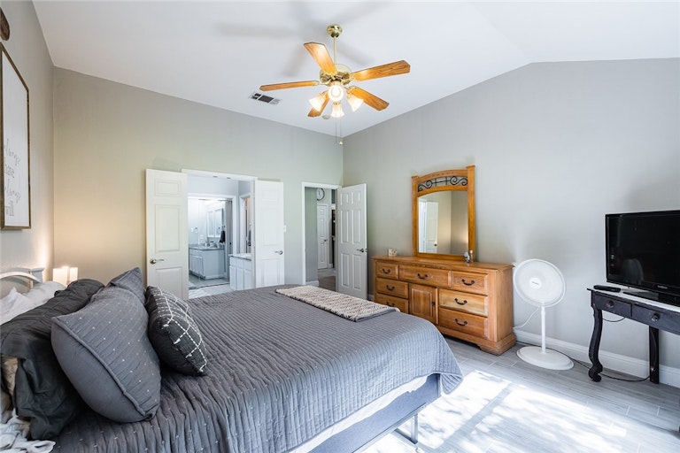 Photo 25 of 40 - 21004 Apache Plum Ln, Pflugerville, TX 78660