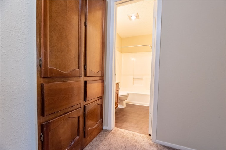 Photo 17 of 32 - 9000 Mountain Ridge Dr, Austin, TX 78759