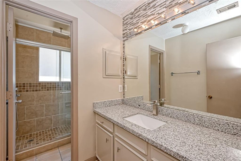 Photo 40 of 48 - 13127 Hollowcreek Park Dr, Houston, TX 77082