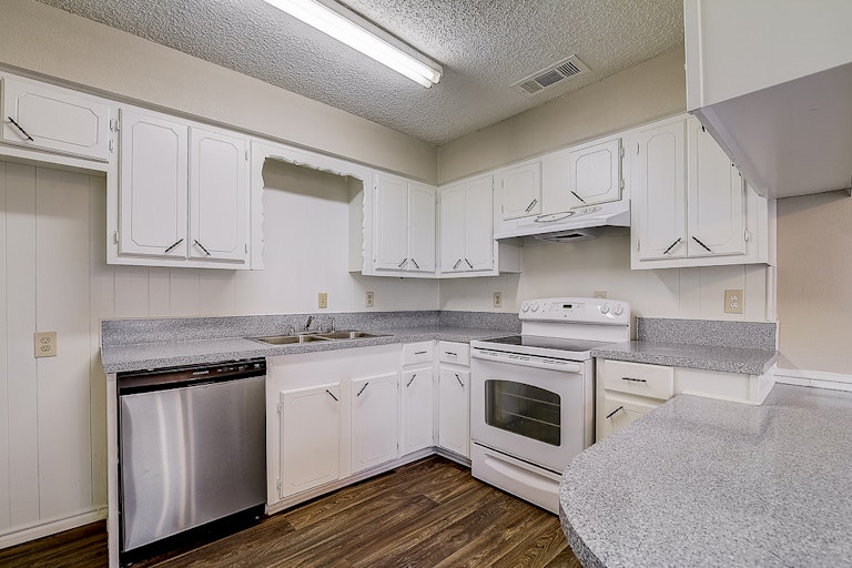 Photo 4 of 35 - 378 Bass Rd, Rockwall, TX 75032