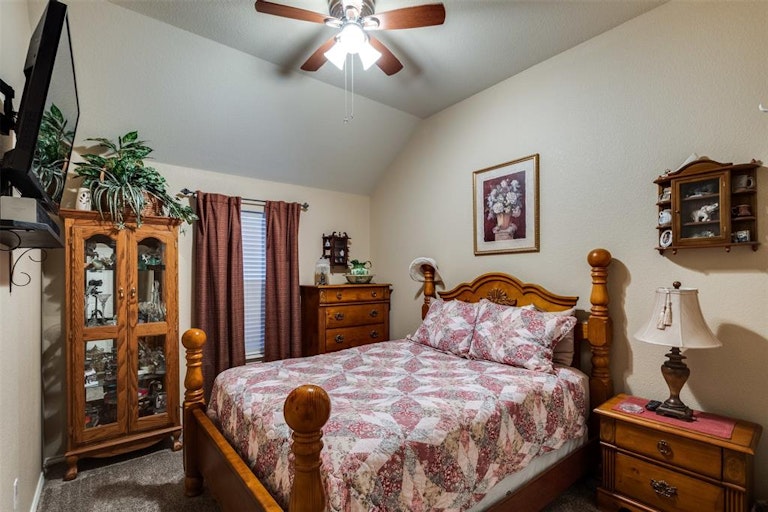 Photo 24 of 35 - 10304 Fossil Valley Dr, Fort Worth, TX 76131