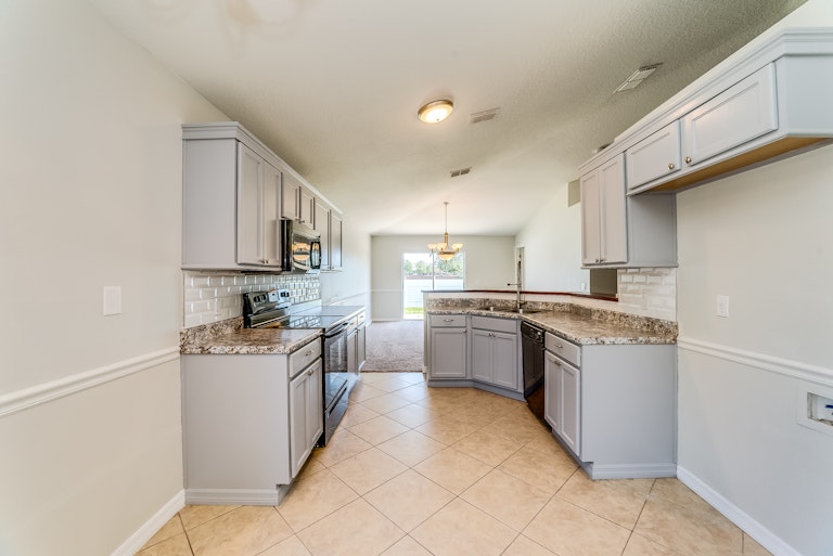 Photo 2 of 22 - 2097 Hayfield Way, Apopka, FL 32712