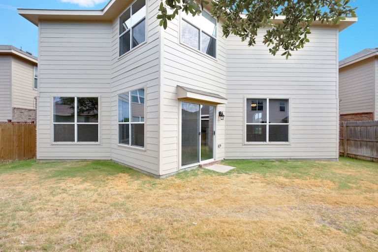 Photo 6 of 38 - 4909 Blue Top Dr, Fort Worth, TX 76179