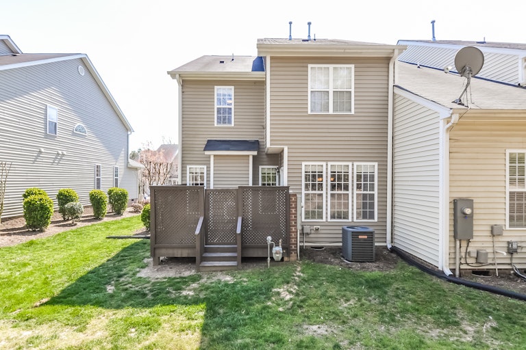 Photo 5 of 25 - 135 Florians Dr, Holly Springs, NC 27540