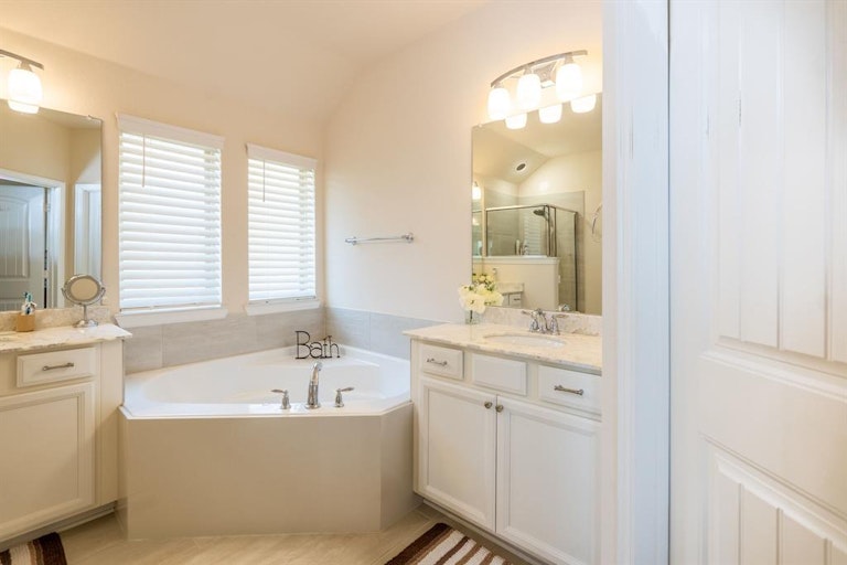 Photo 14 of 22 - 2081 Avondown Rd, Forney, TX 75126