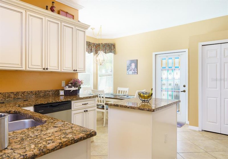 Photo 13 of 30 - 12224 Greco Dr, Orlando, FL 32824