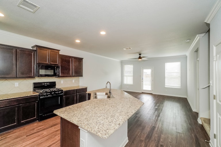 Photo 12 of 26 - 2465 McCrae, New Braunfels, TX 78130