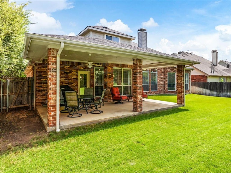 Photo 34 of 40 - 6916 Canyon Springs Rd, Fort Worth, TX 76132