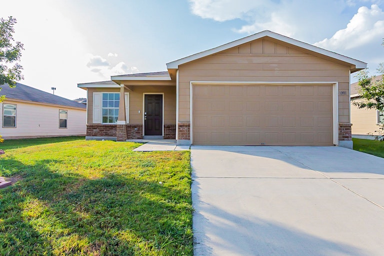 Photo 1 of 17 - 10911 Bosal Trl, San Antonio, TX 78245