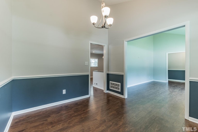 Photo 8 of 30 - 5313 Old Forge Cir, Raleigh, NC 27609
