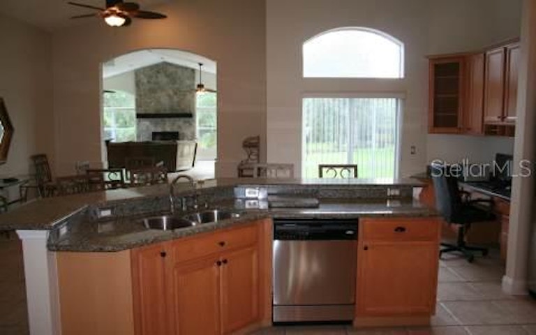 Photo 9 of 23 - 10 Emerald Lake Ct, Palm Coast, FL 32137