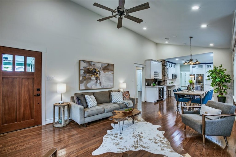 Photo 8 of 38 - 724 W Melwood St, Houston, TX 77009