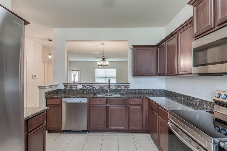 Photo 5 of 22 - 9006 Stagewood Dr, Humble, TX 77338