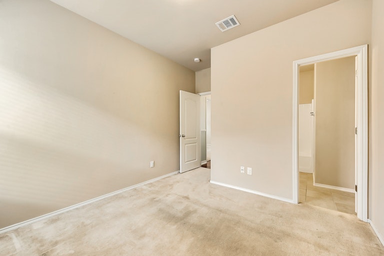 Photo 20 of 28 - 8517 Prairie Dawn Dr, Fort Worth, TX 76131