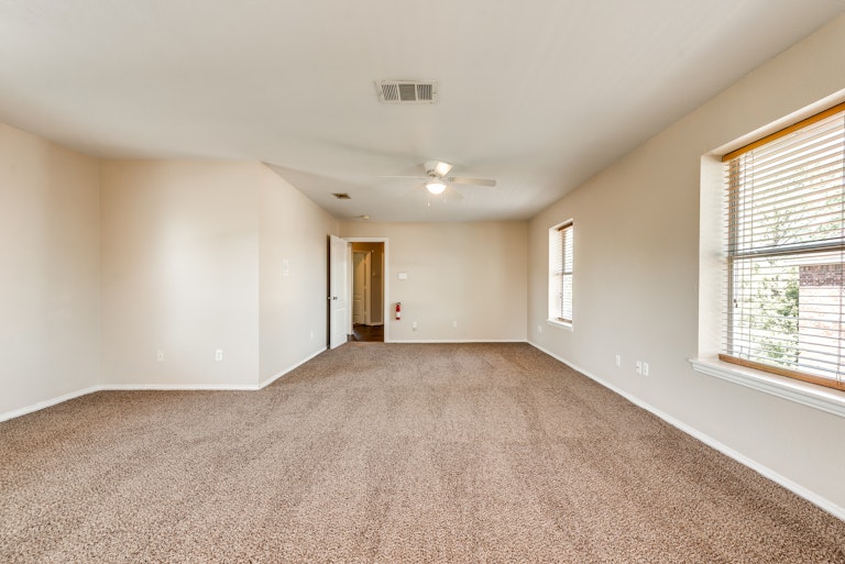 Photo 21 of 28 - 6702 Foxglove Trl, Sachse, TX 75048