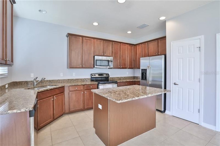 Photo 4 of 25 - 723 Parker Den Dr, Ruskin, FL 33570