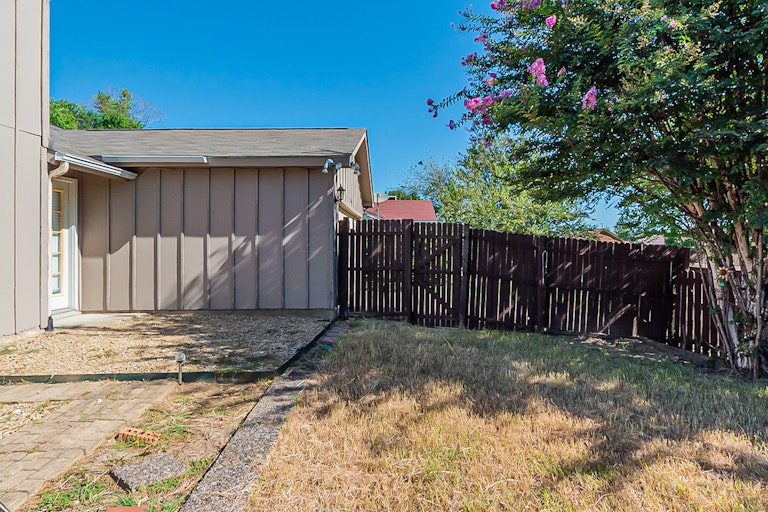 Photo 17 of 22 - 2506 High Hollow Dr, Garland, TX 75041