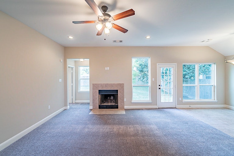 Photo 13 of 32 - 901 Grenshaw St, Houston, TX 77088