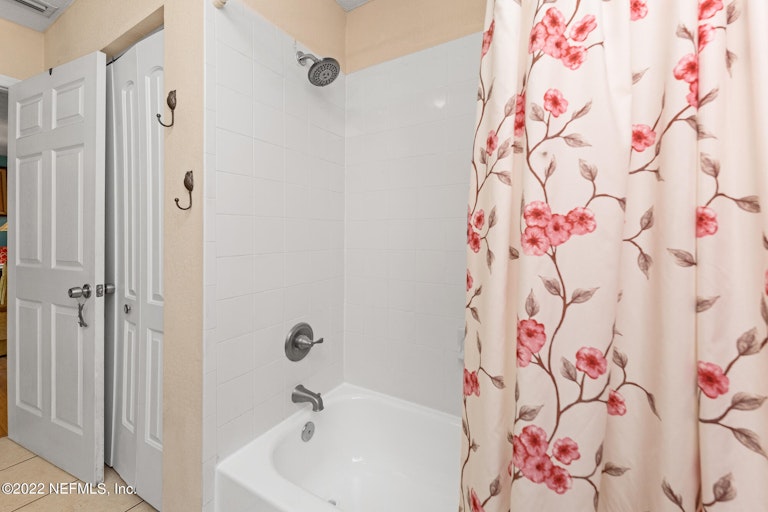 Photo 14 of 27 - 5804 Rover Dr, Jacksonville, FL 32244