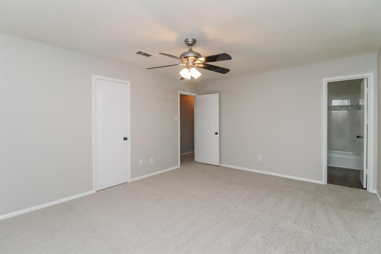 Photo 11 of 22 - 701 Monette Dr, Bedford, TX 76022