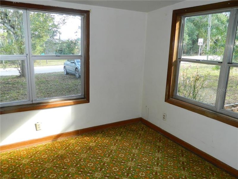 Photo 8 of 14 - 450 1st St, Geneva, FL 32732