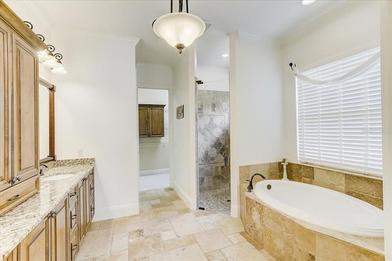 Photo 15 of 35 - 14722 Secret Harbor Pl, Lakewood Ranch, FL 34202
