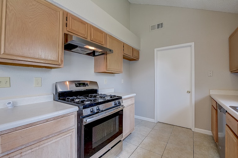 Photo 31 of 37 - 9032 Elbe Trl, Fort Worth, TX 76118