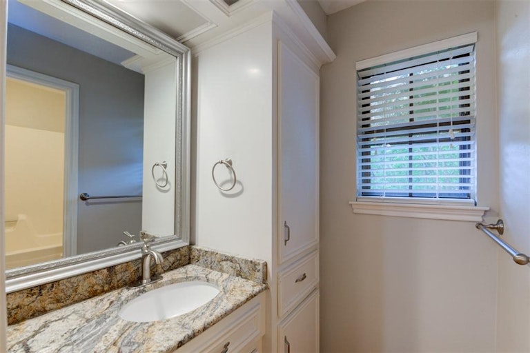 Photo 15 of 26 - 931 Daria Dr, Houston, TX 77079