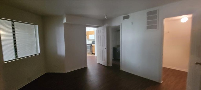 Photo 4 of 9 - 9817 Walnut St #110, Dallas, TX 75243