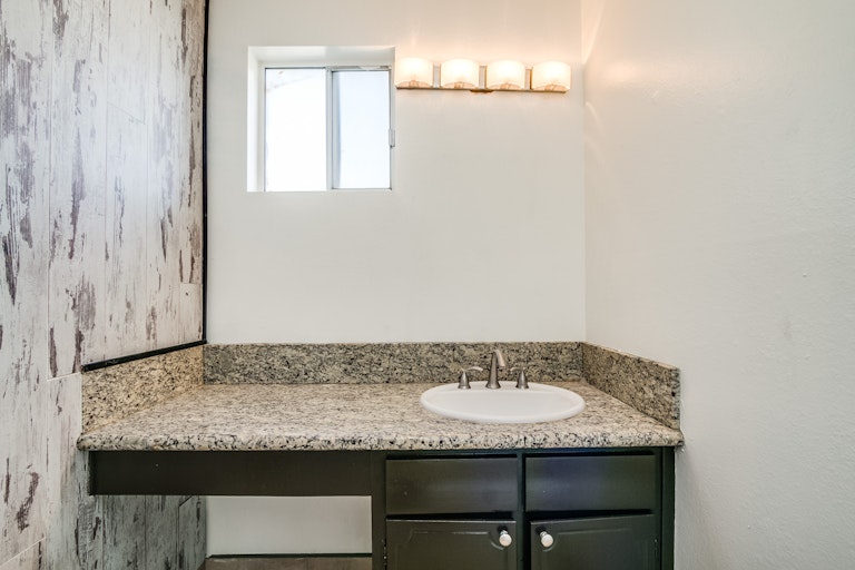 Photo 15 of 30 - 3636 W Beryl Ave, Phoenix, AZ 85051