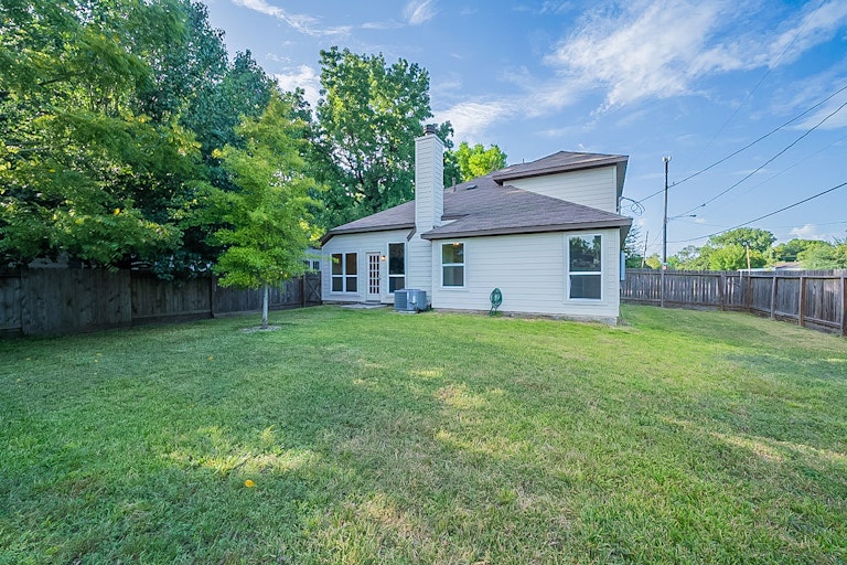 Photo 30 of 32 - 901 Grenshaw St, Houston, TX 77088