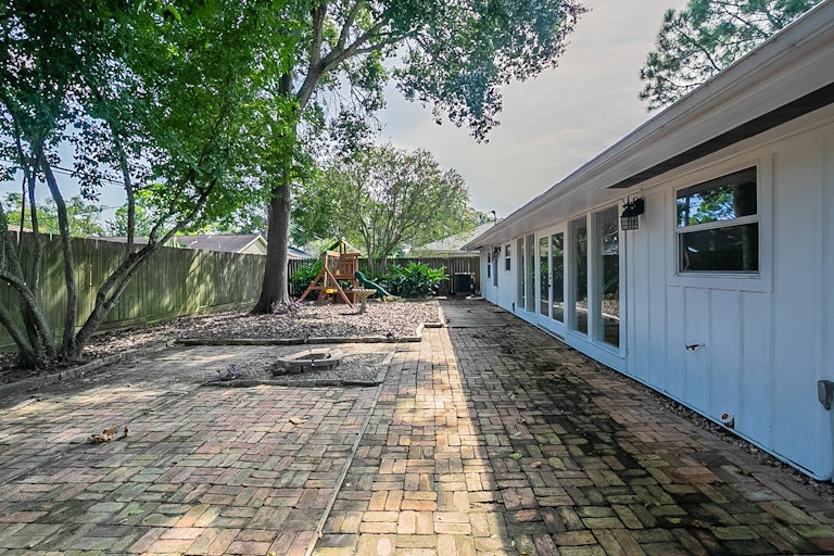 Photo 27 of 29 - 5822 Imogene St, Houston, TX 77074